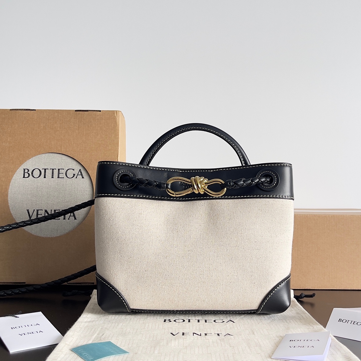 743568 Andiamo蝴蝶結小號 黑色金扣_1