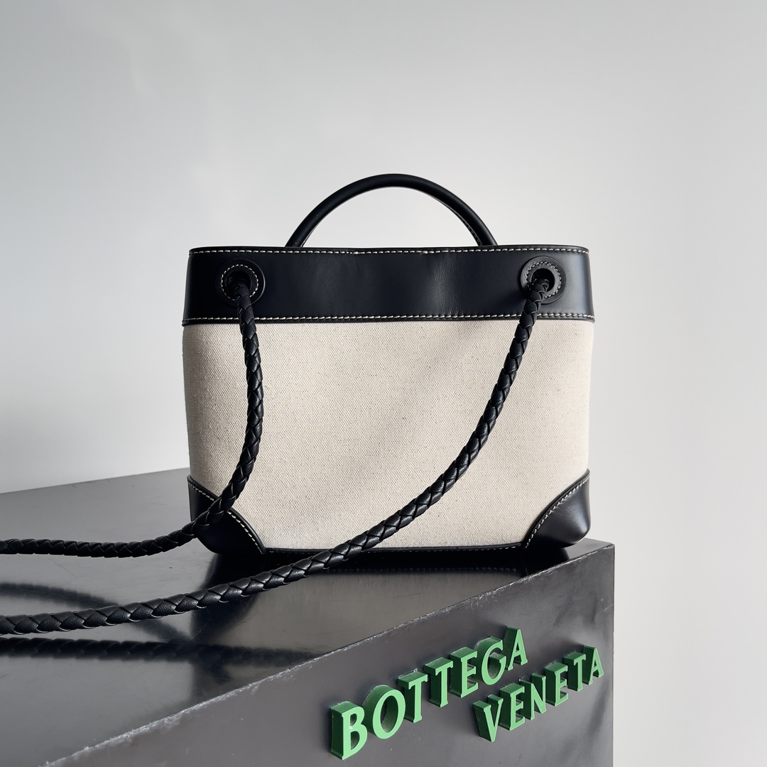 743568 Andiamo蝴蝶結小號 黑色金扣_4