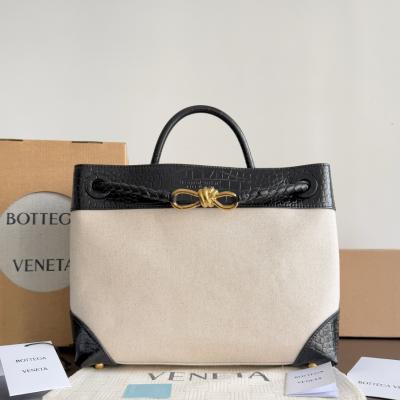 743572 Andiamo蝴蝶結中號 鱷魚紋帆布/黑色