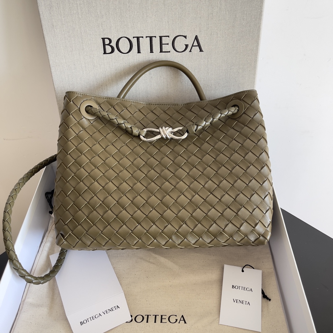 743572 Andiamo蝴蝶結中號 泥土棕色（銀扣）_1