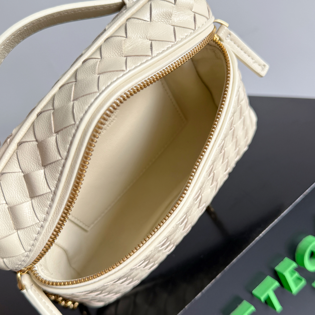 843800 Soft Vanity小號化妝包 海鹽色_10