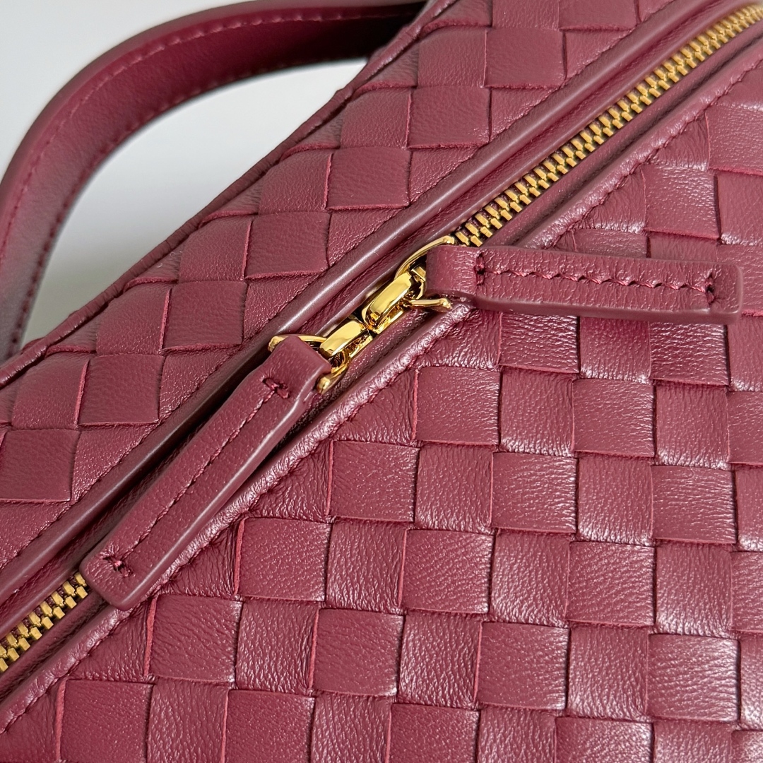 843800 Soft Vanity小號化妝包 巴羅紅_7