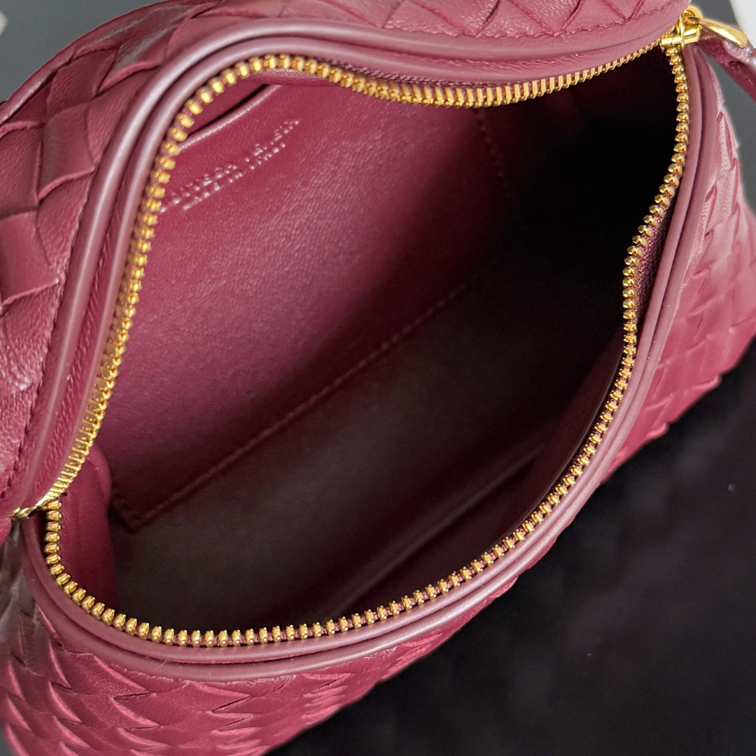 843800 Soft Vanity小號化妝包 巴羅紅_10