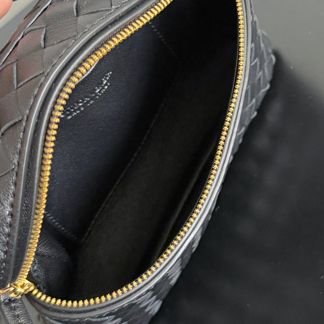 843800 Soft Vanity小號化妝包 黑色_10