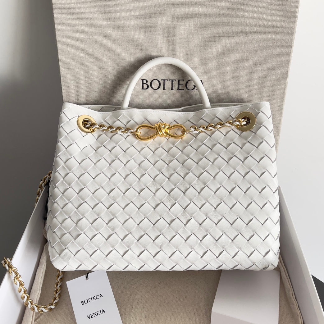 786009 Andiamo鏈條包朵中號 白色_1