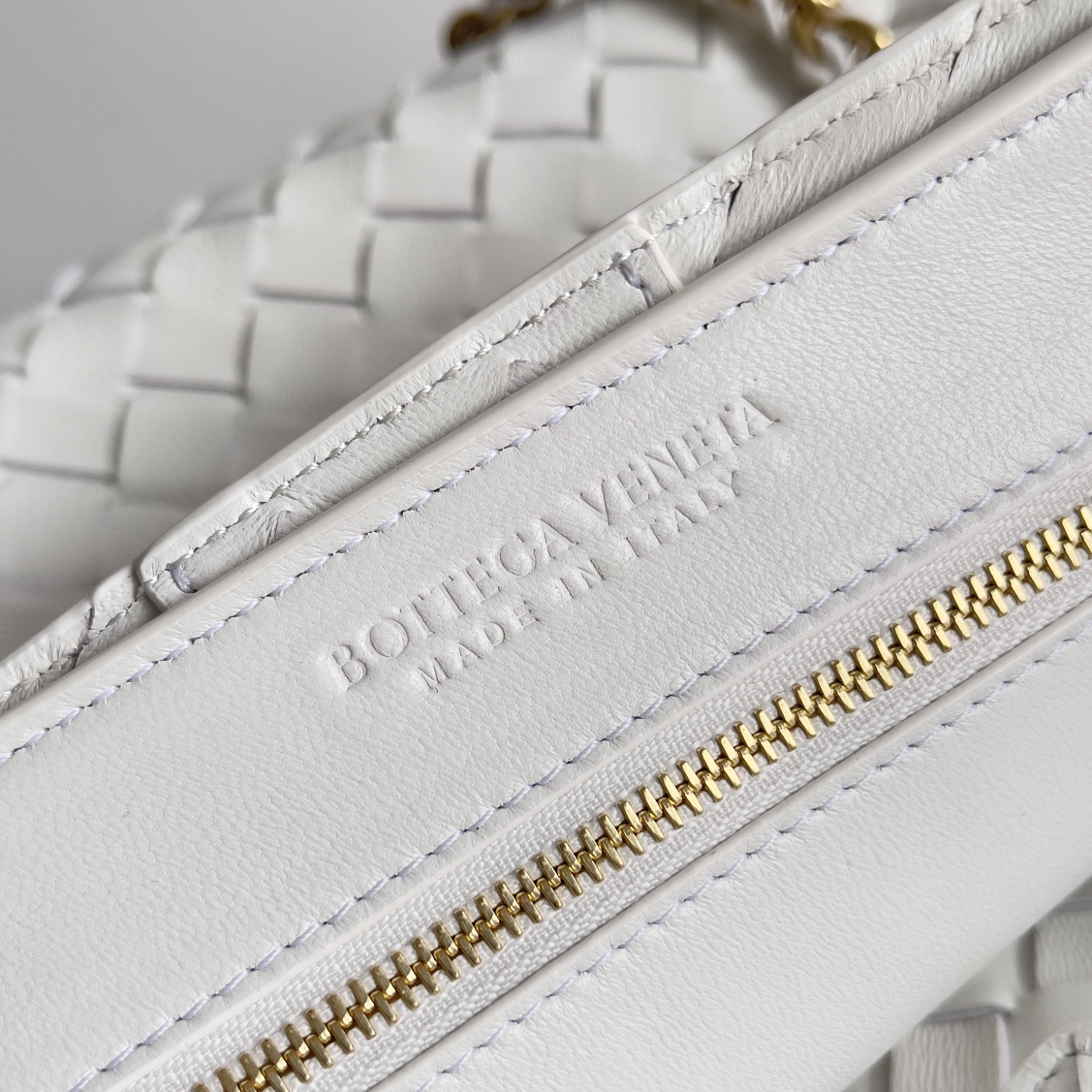 786009 Andiamo鏈條包朵中號 白色_8