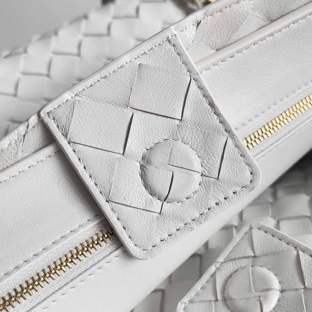 786009 Andiamo鏈條包朵中號 白色_9