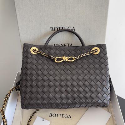 786009 Andiamo鏈條包朵中號 巧克力棕色