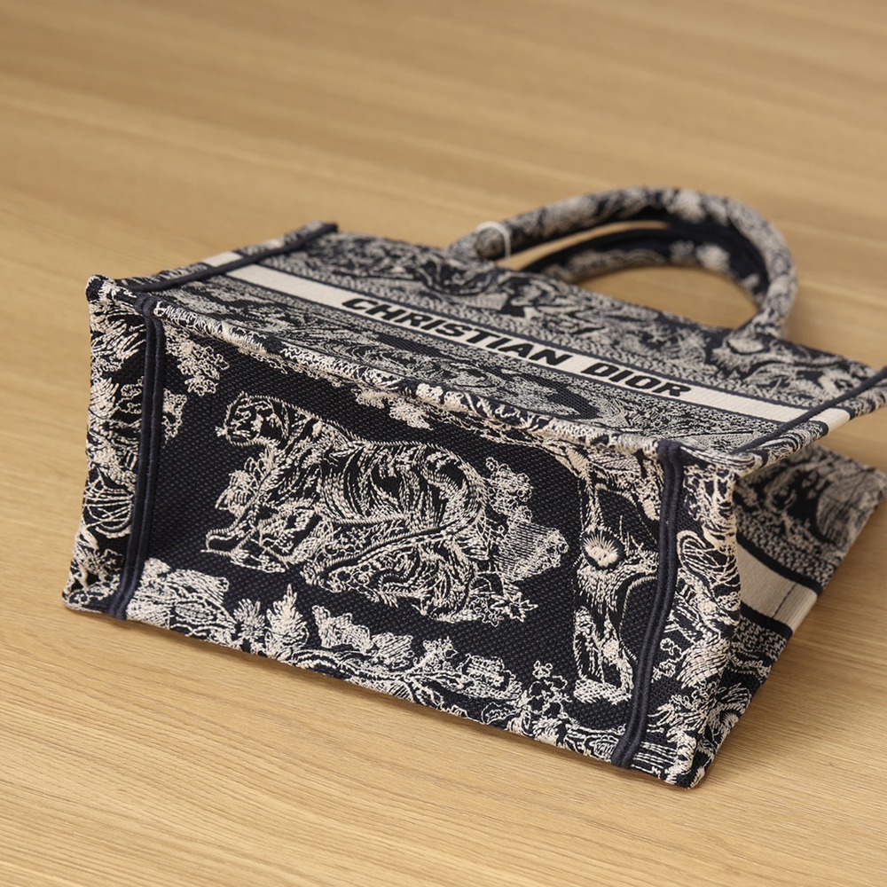 小號 Book Tote 藍色刺繡 Reverse 茹伊印花_4