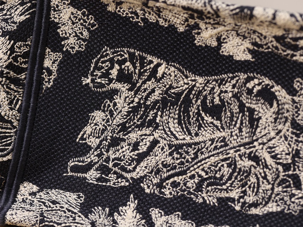 小號 Book Tote 藍色刺繡 Reverse 茹伊印花_6