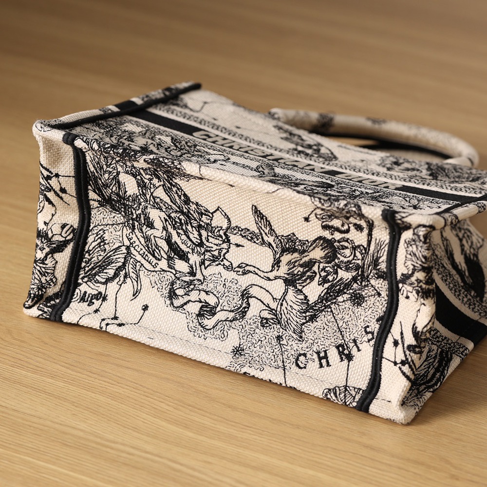 小號 Book Tote 奶白色 Zodiac 茹伊印花刺繡_4