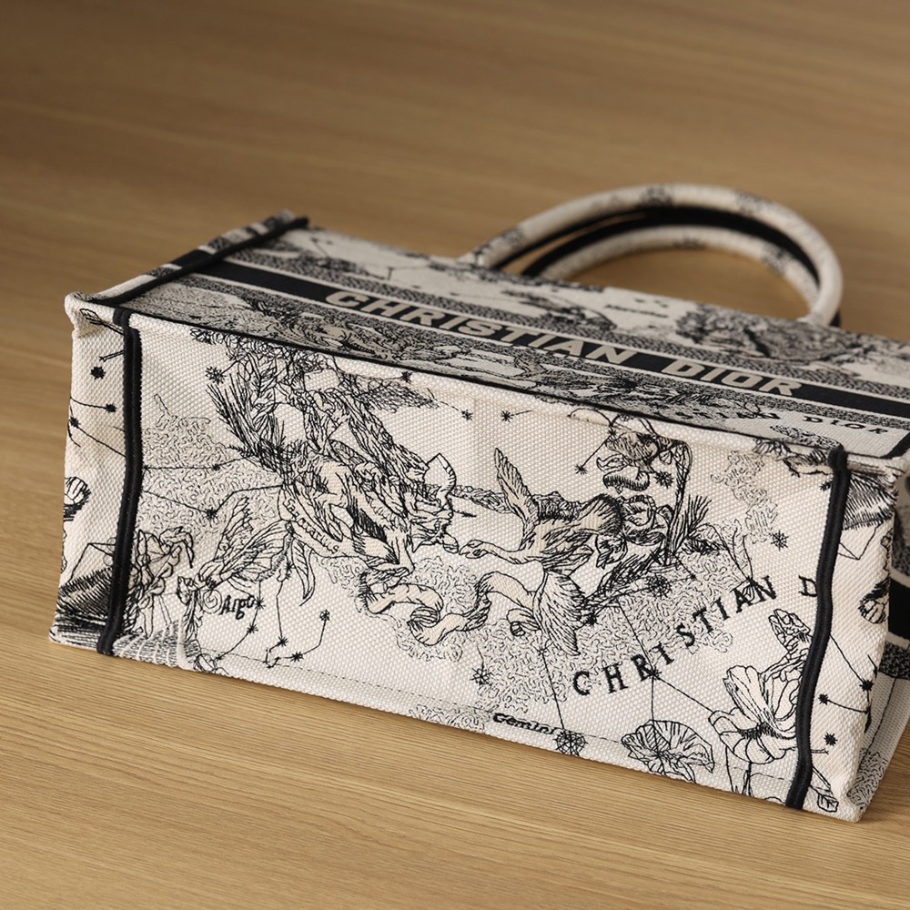 中號Book Tote系列奶白星座刺繡手提托特包_5