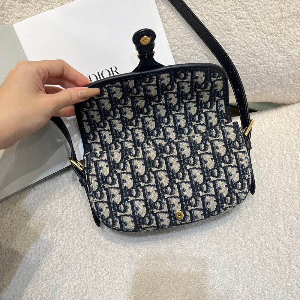 Bobby East-West老花_5