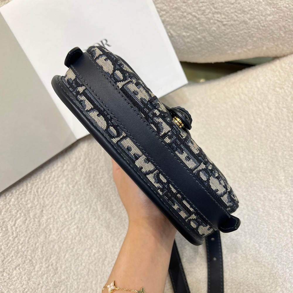 Bobby East-West老花_6