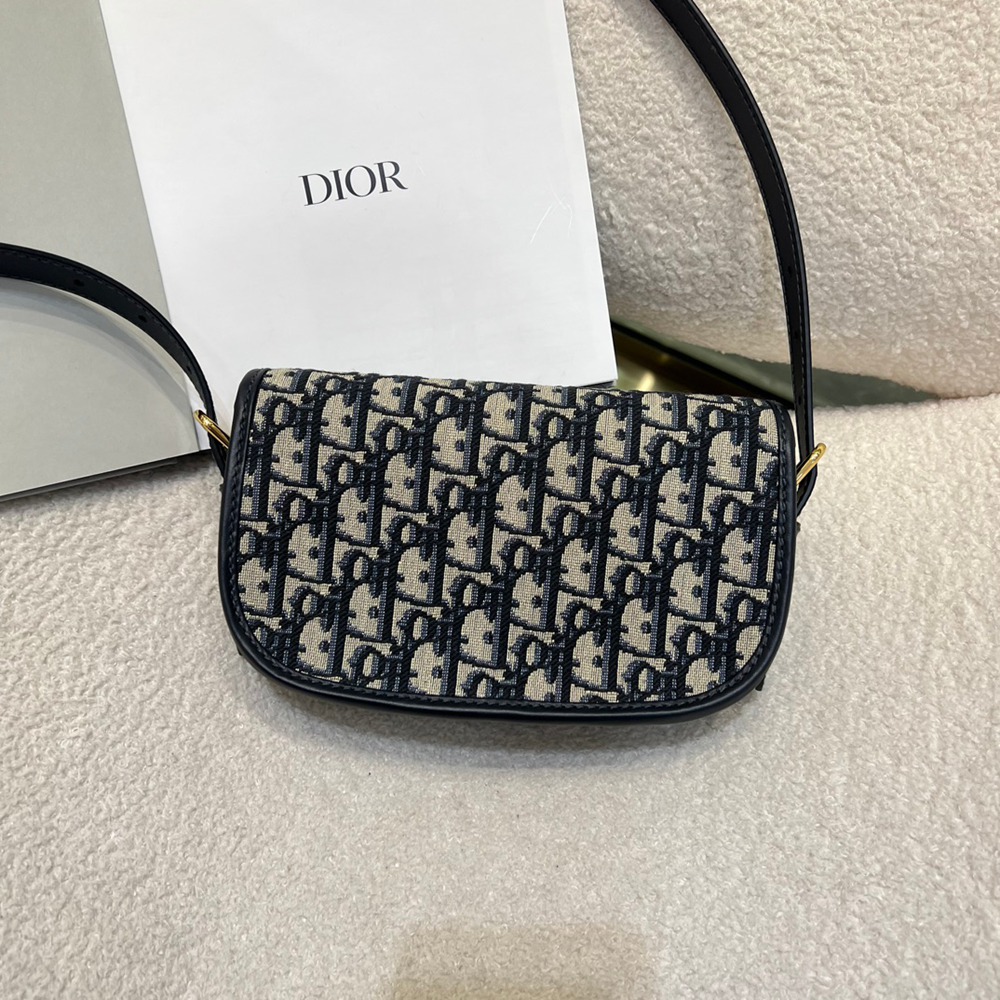 Bobby East-West老花_8