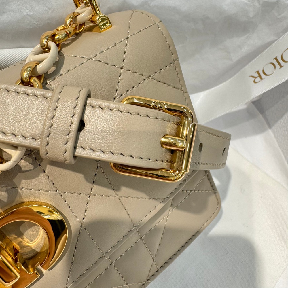 Miss Caro脂米色_11