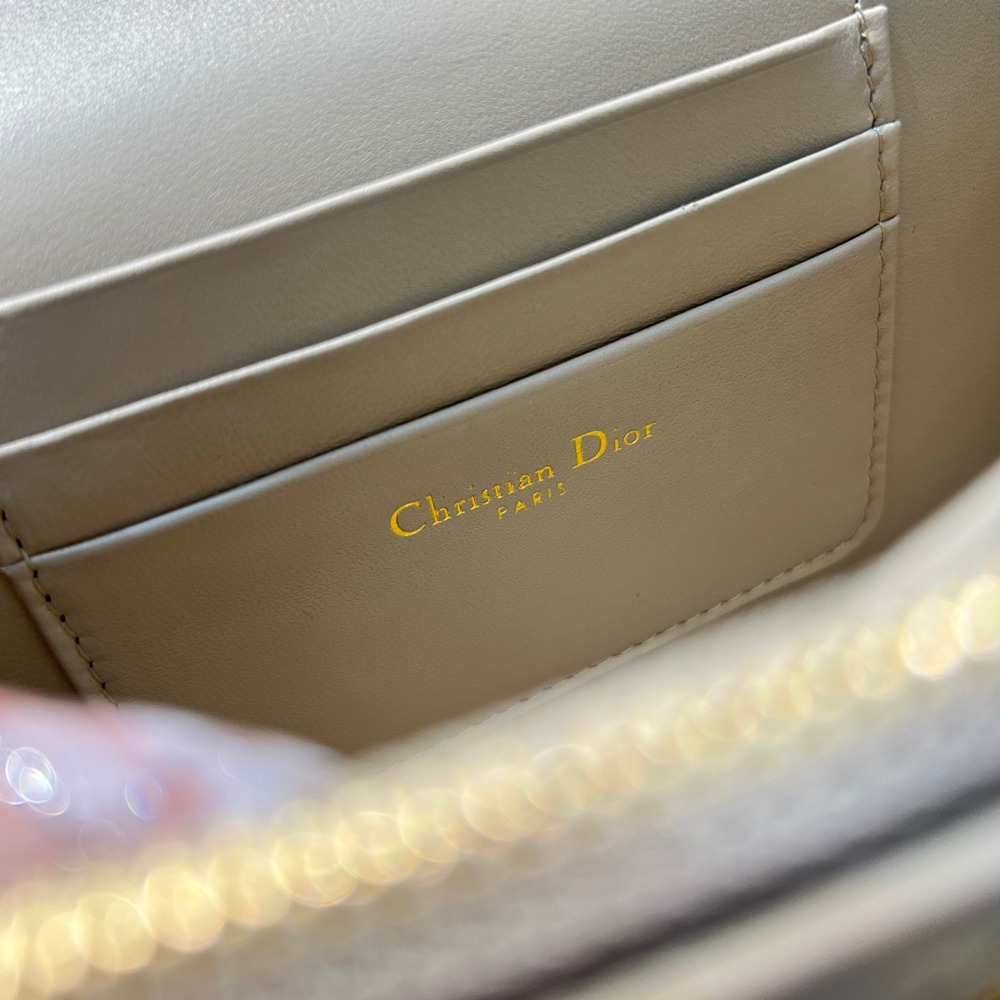 Miss Caro脂米色_3