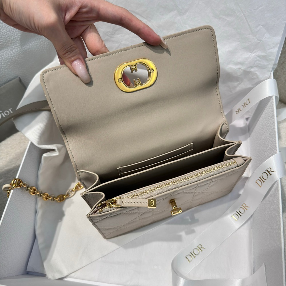 Miss Caro脂米色_8