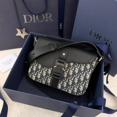 Essentials馬鞍老花