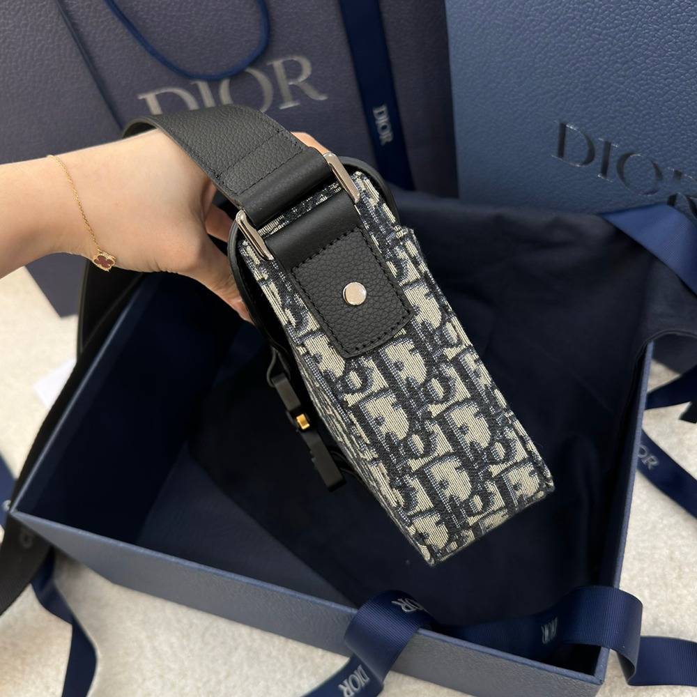 Essentials馬鞍老花_2