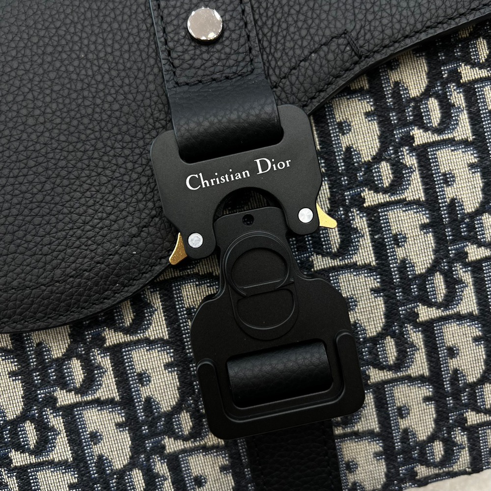 Essentials馬鞍老花_11