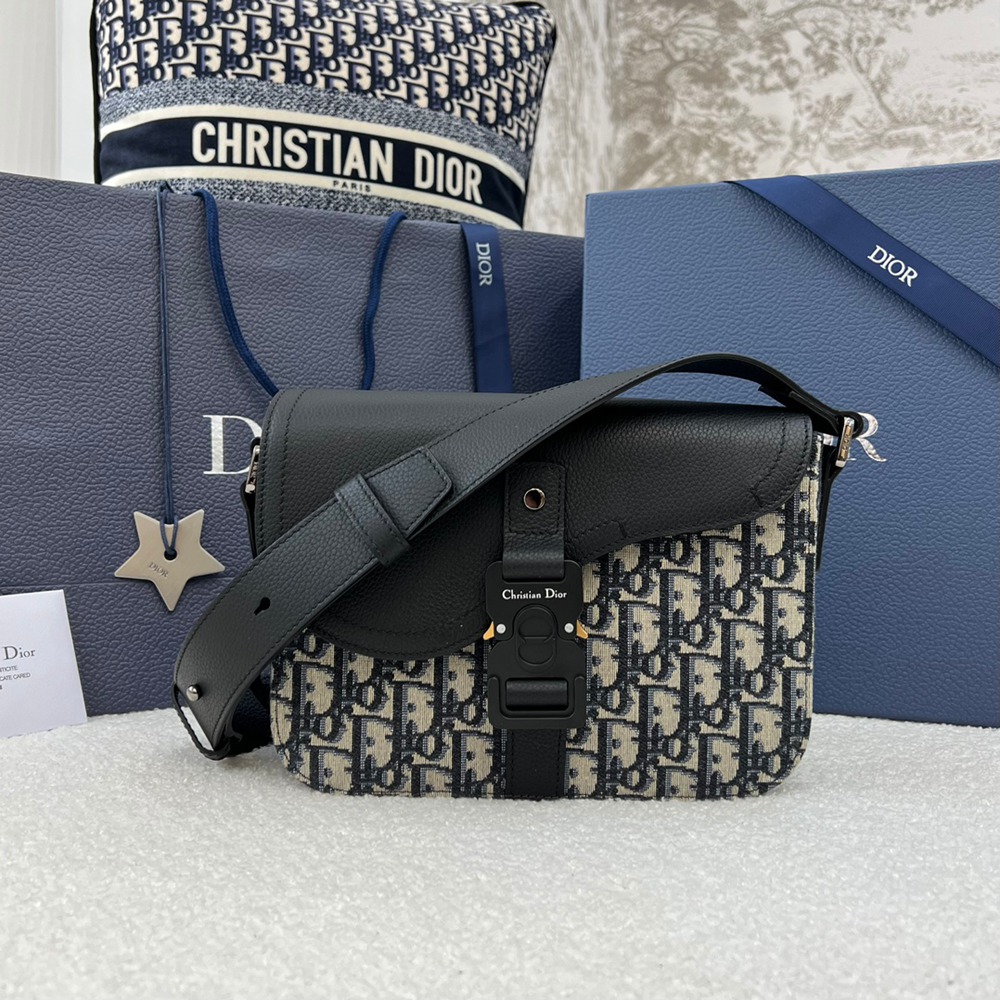 Essentials馬鞍老花_3