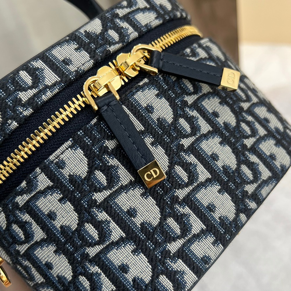 Signature Vanity老花_8