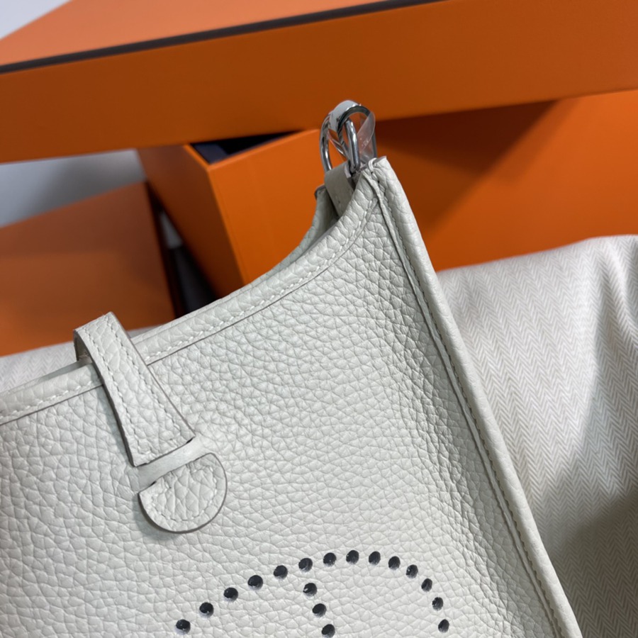 伊芙琳Evelyn 16 Mini 奶昔白 銀扣TC皮_4