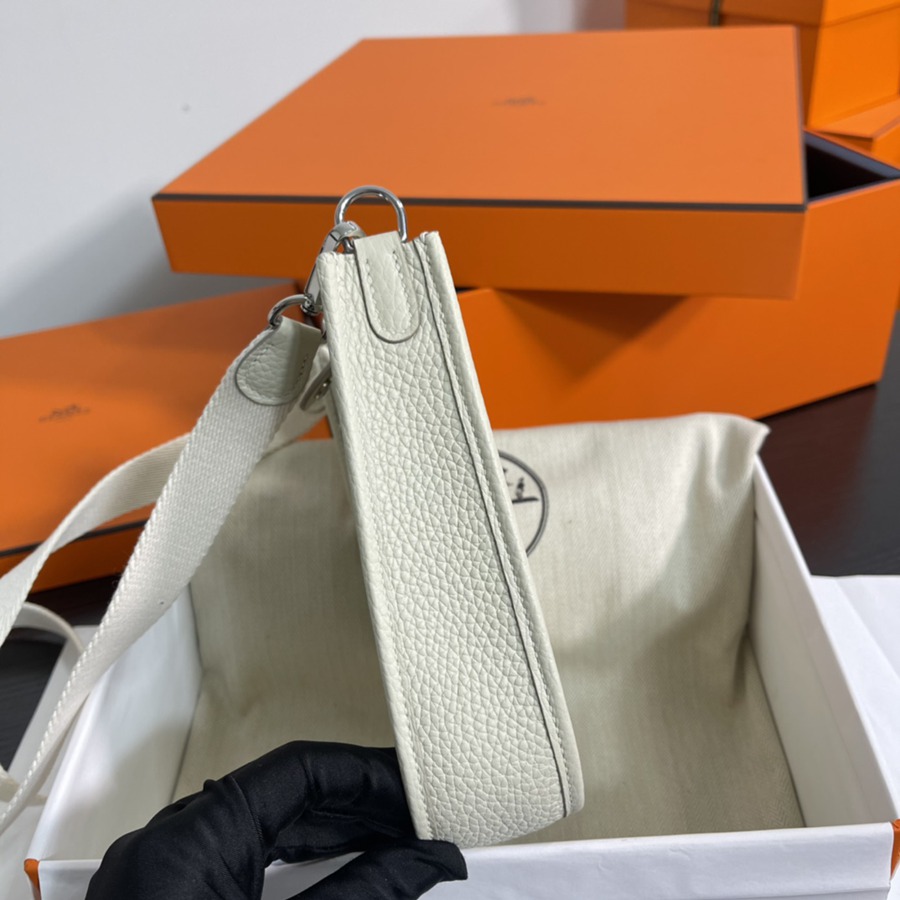 伊芙琳Evelyn 16 Mini 奶昔白 銀扣TC皮_5