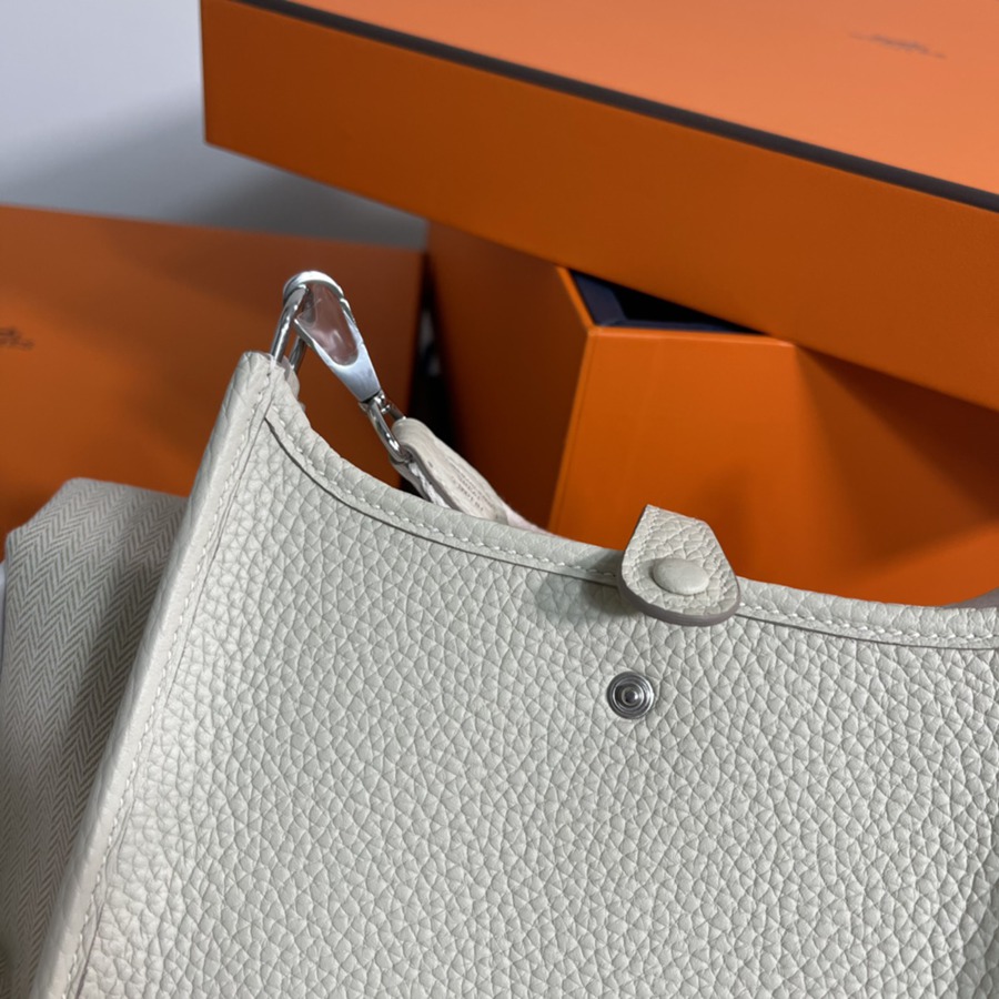 伊芙琳Evelyn 16 Mini 奶昔白 銀扣TC皮_8