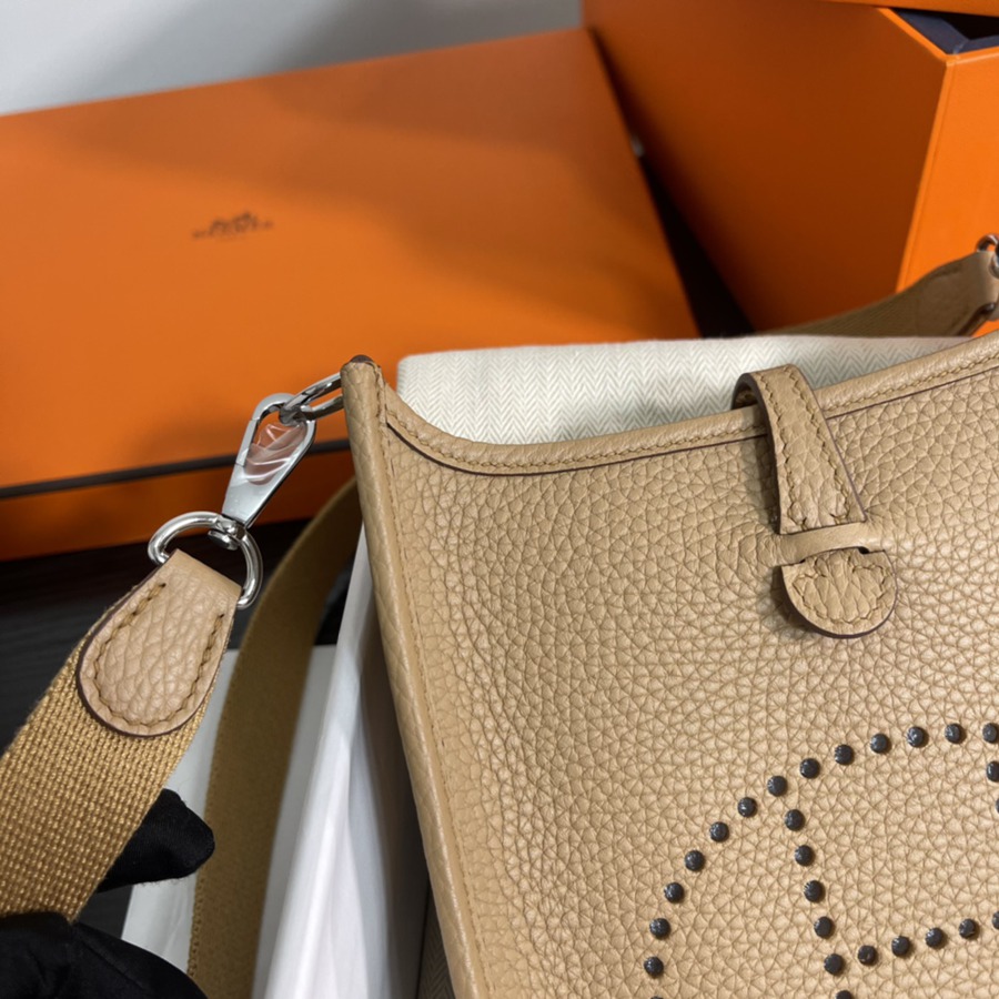 伊芙琳Evelyn 16 Mini 奶茶色 銀扣TC皮_3