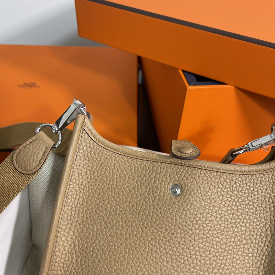 伊芙琳Evelyn 16 Mini 奶茶色 銀扣TC皮_7