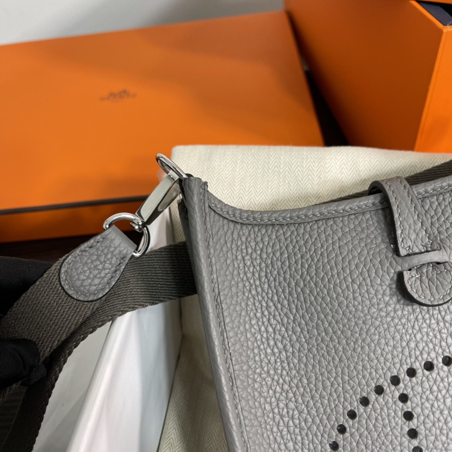 伊芙琳Evelyn 16 Mini 積雨雲灰 銀扣TC皮_4