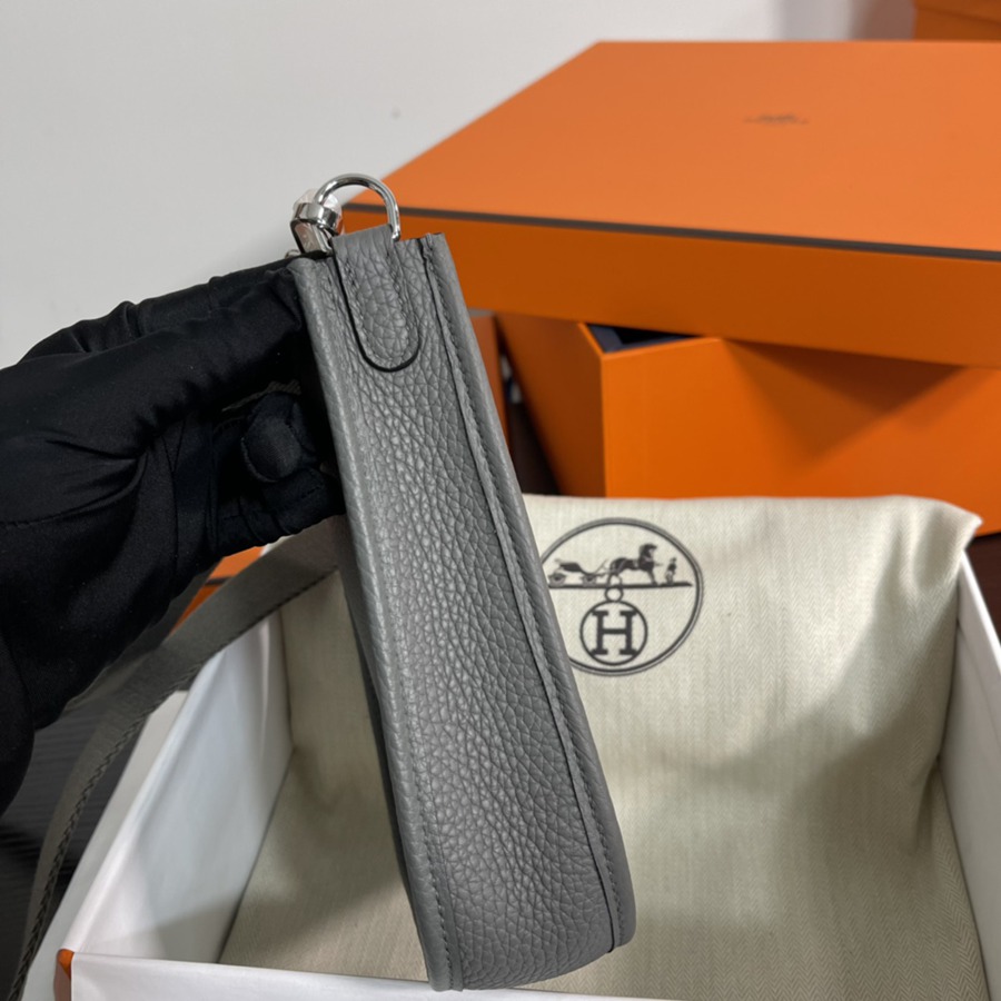 伊芙琳Evelyn 16 Mini 積雨雲灰 銀扣TC皮_5