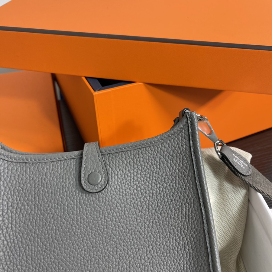 伊芙琳Evelyn 16 Mini 積雨雲灰 銀扣TC皮_8