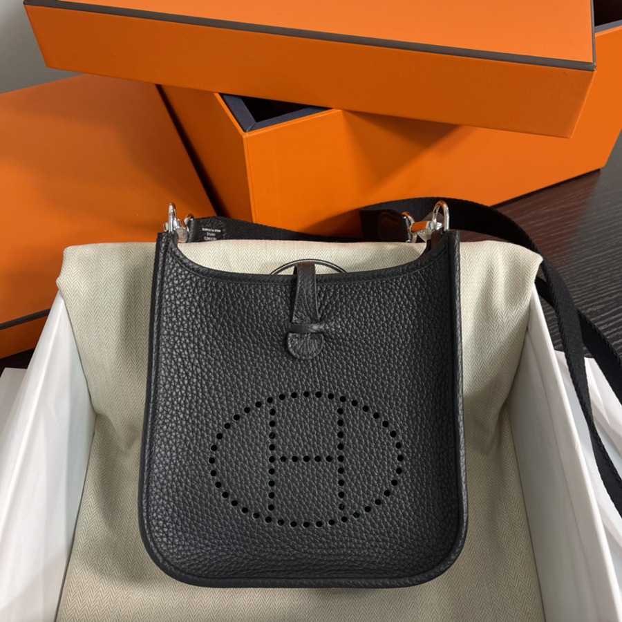 伊芙琳Evelyn 16 Mini 黑色 銀扣TC皮_1