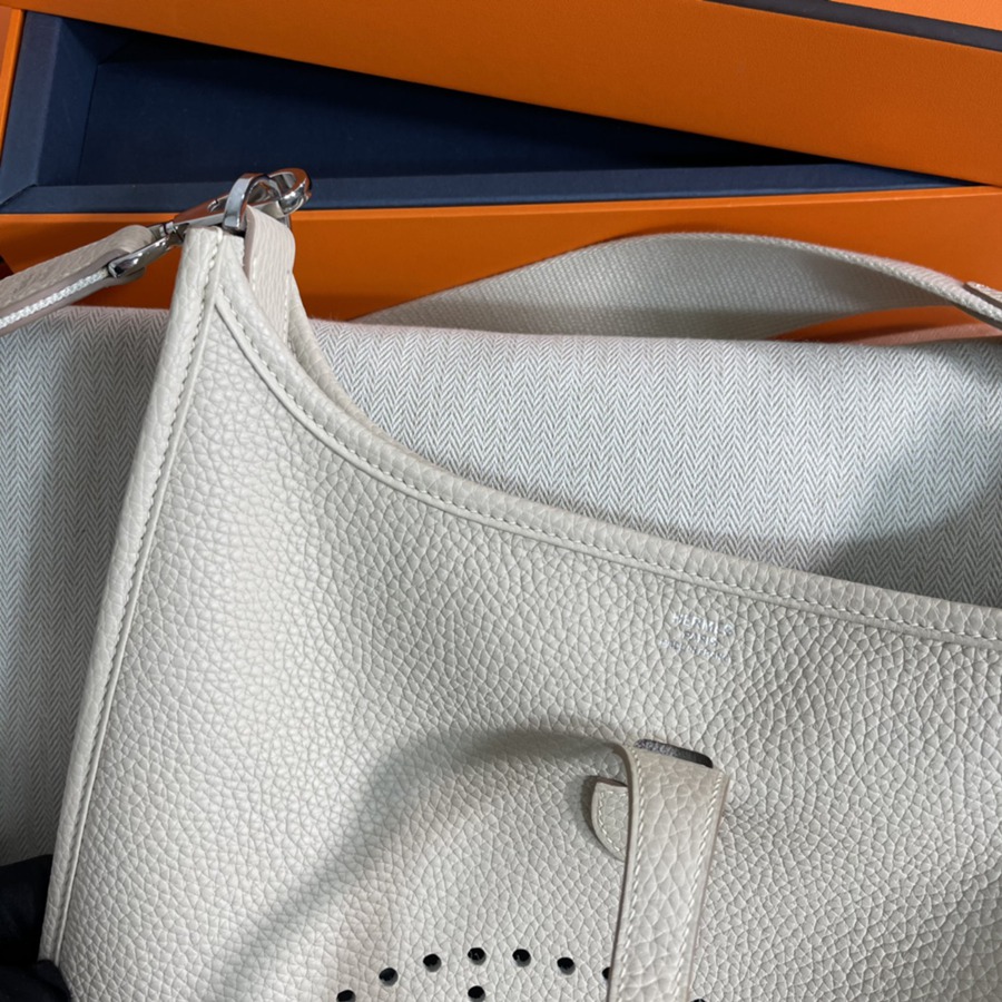 伊芙琳Evelyn 29 奶昔白 銀扣 TC皮_3