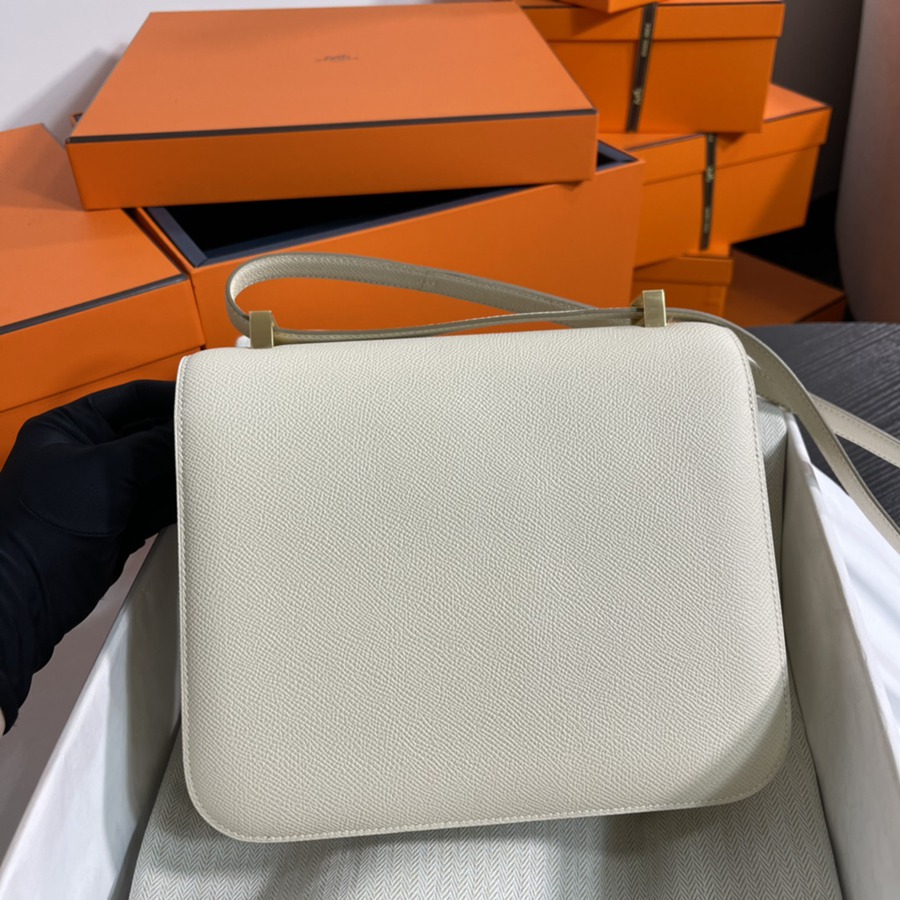 Constance 24 奶昔白 金扣Epsom皮_4