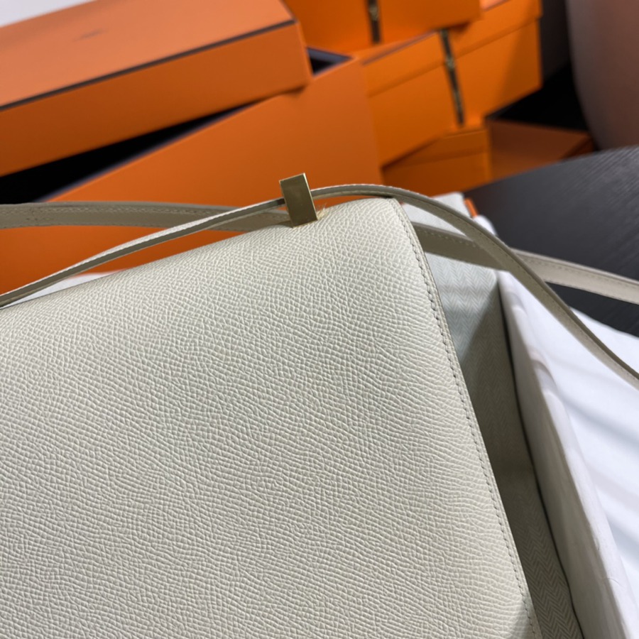 Constance 24 奶昔白 金扣Epsom皮_5
