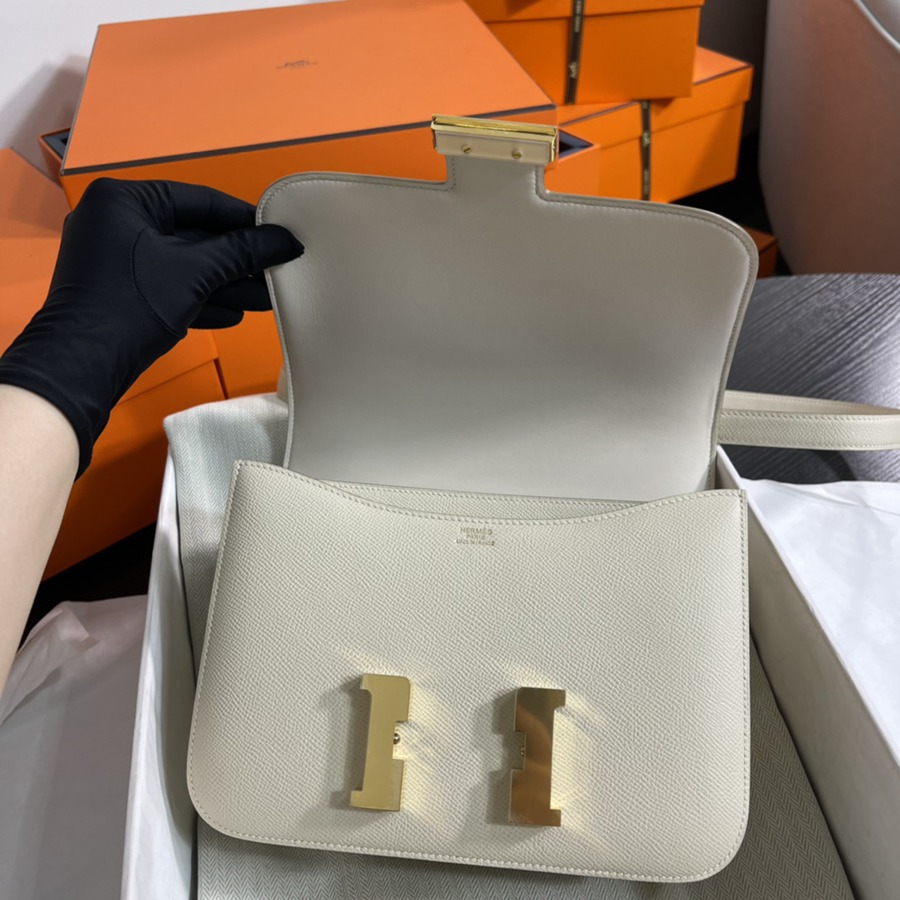 Constance 24 奶昔白 金扣Epsom皮_6