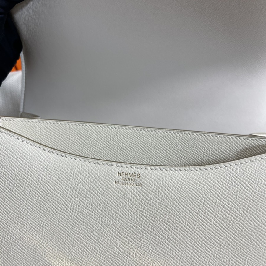 Constance 24 奶昔白 金扣Epsom皮_7