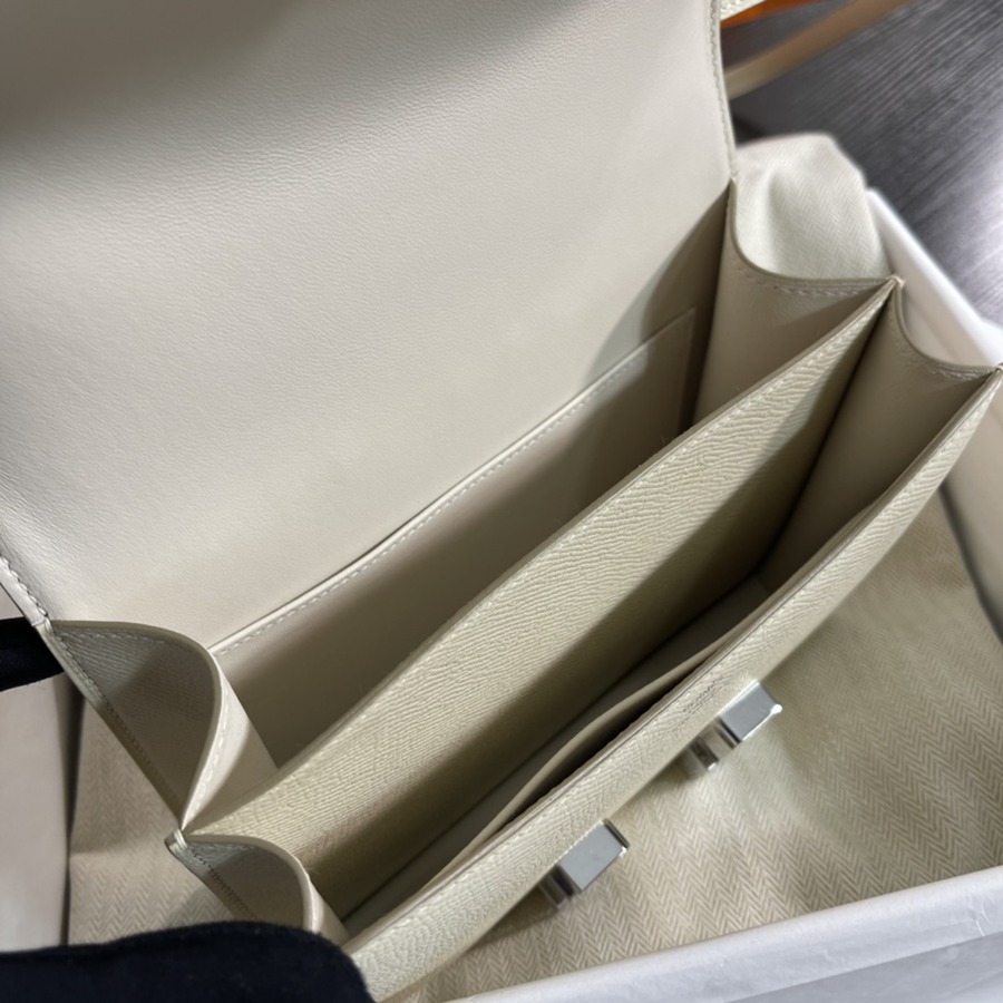 Constance 19 奶昔白 銀扣Epsom皮_9
