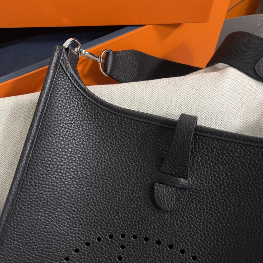 Evelyn 29CM Clemence TC皮 黑色 銀扣_3