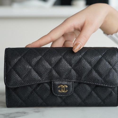 「Classic Flap」經典兩折長夾 黑金牛