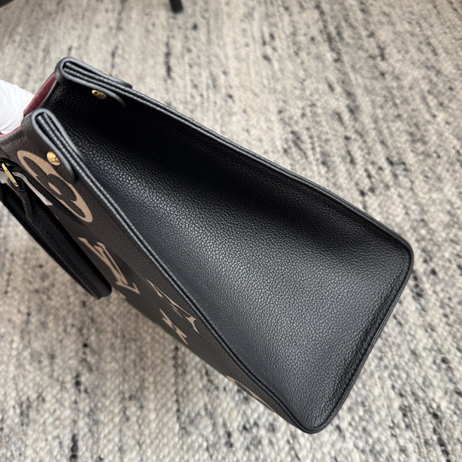 M45495 OnTheGo 中號手袋_2