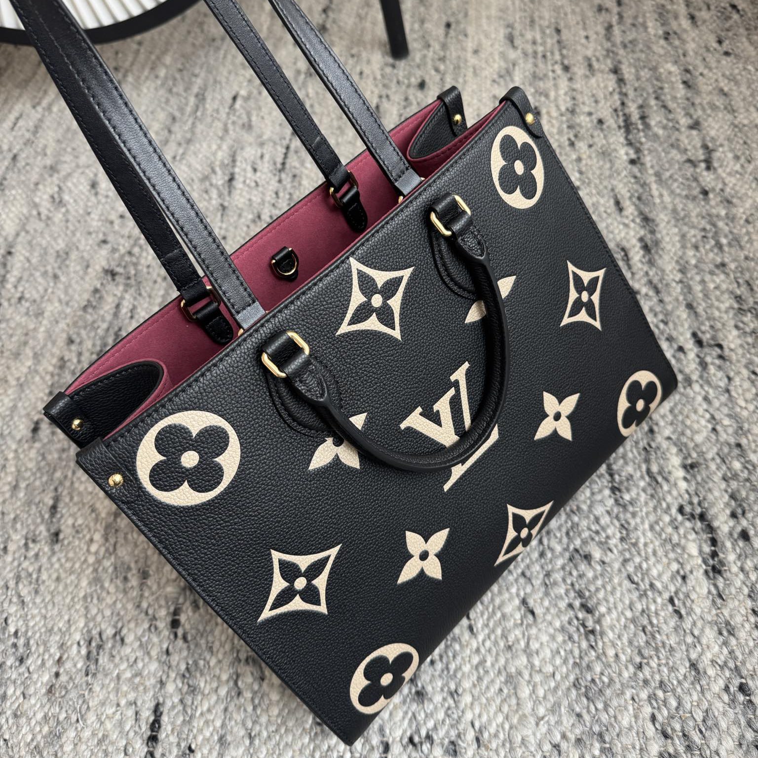 M45495 OnTheGo 中號手袋_4