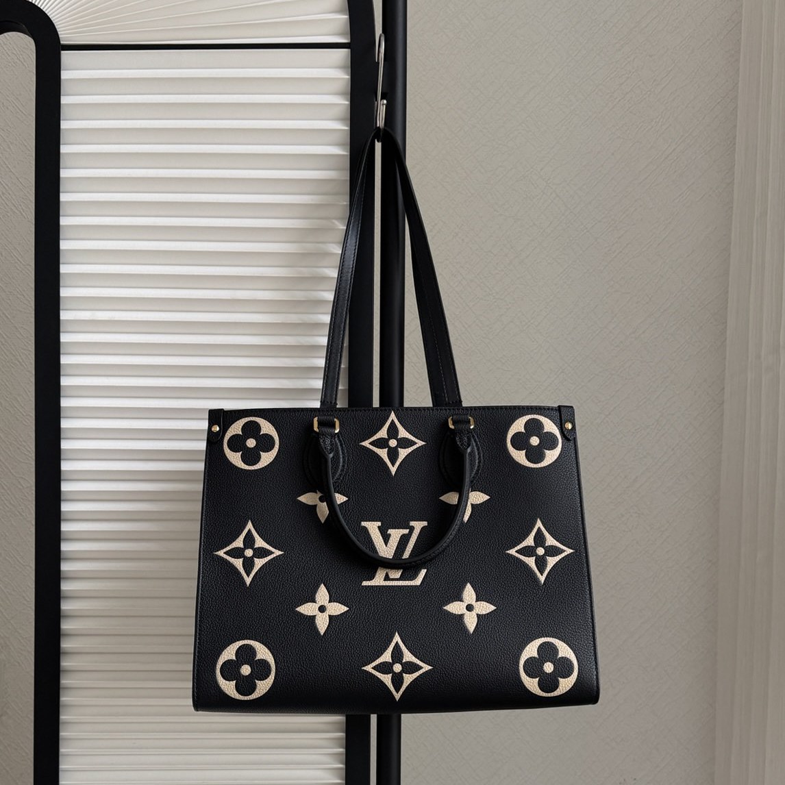 M45495 OnTheGo 中號手袋_6