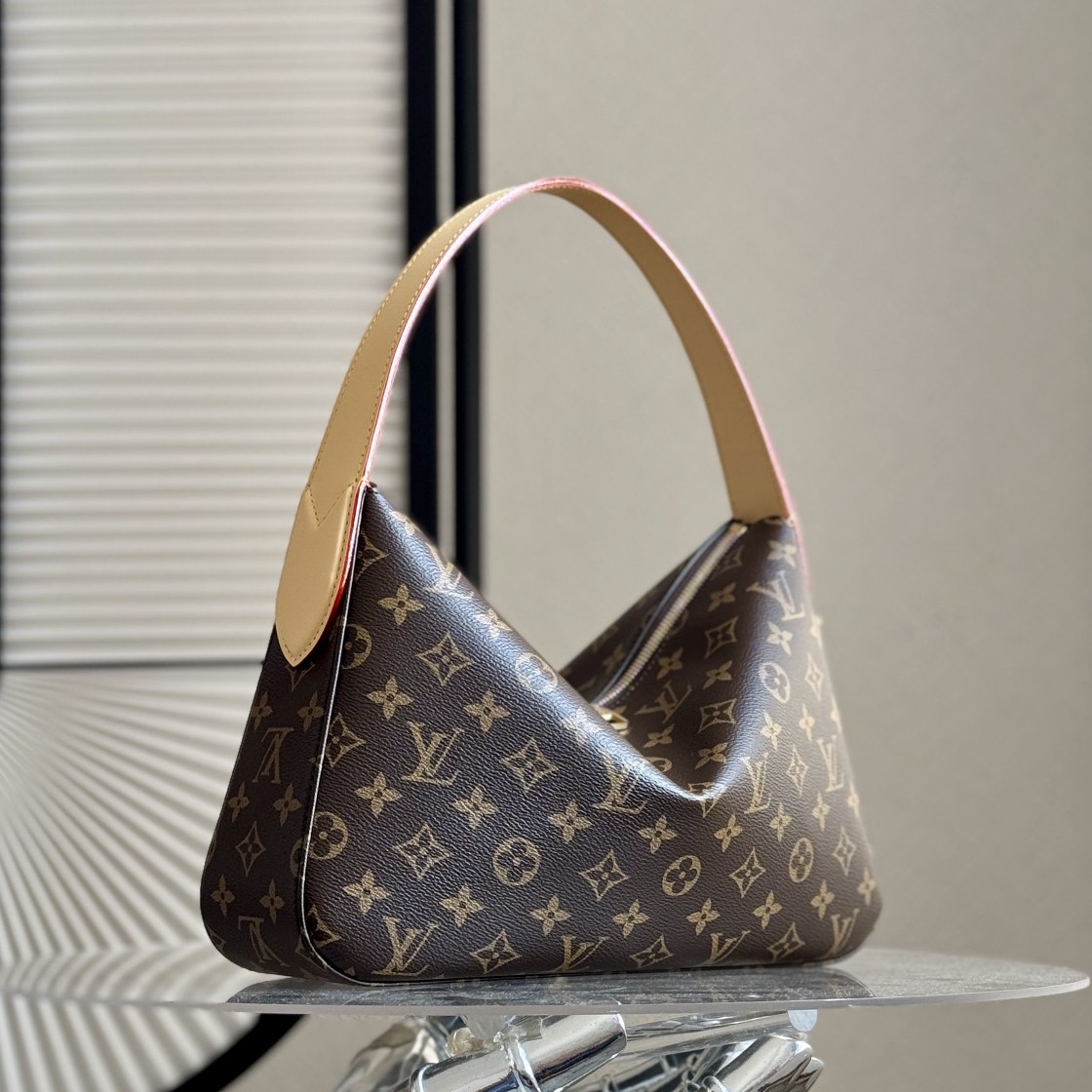 M11952 Slouchy 小號手袋_3