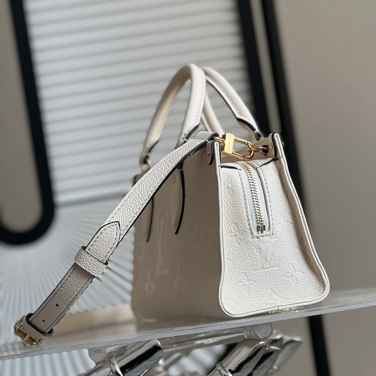 M23698 OnTheGo East West 手袋_2