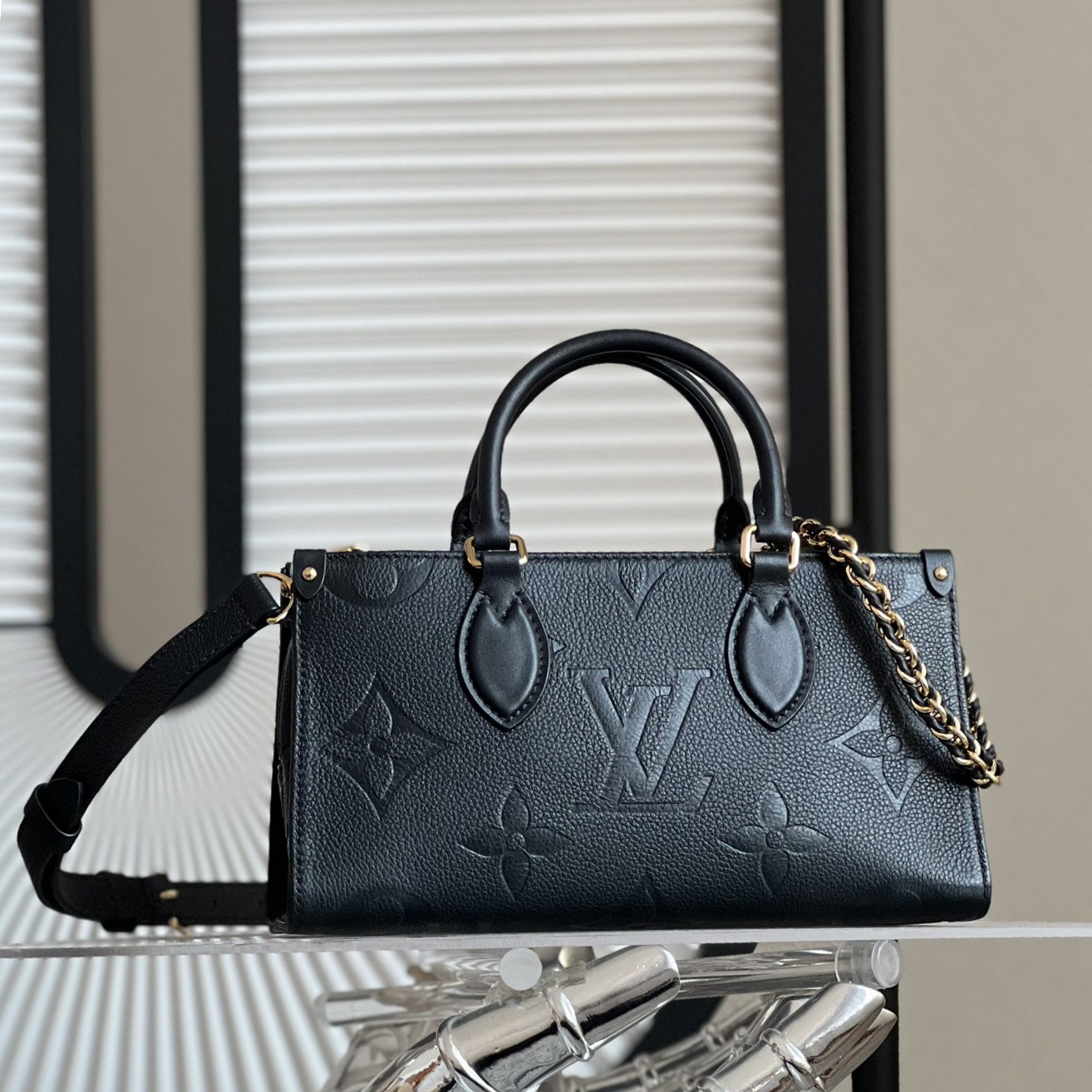 M23640 OnTheGo East West 手袋_1